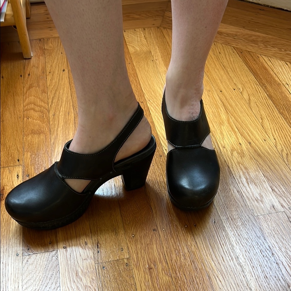 Dansko Riley Black Leather Slip-On, Sling-Back Shoes